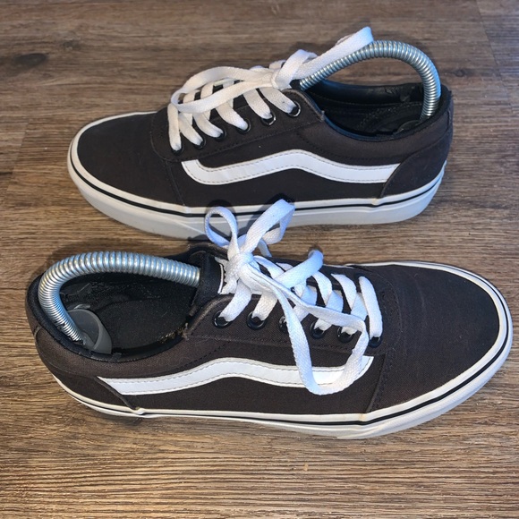 Vans Women’s lace up sneakers good used condition size 7.5. - Picture 3 of 7